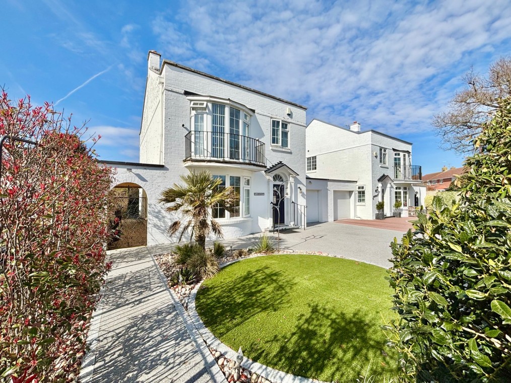 Cooden Close, Bexhill-on-Sea, East Sussex