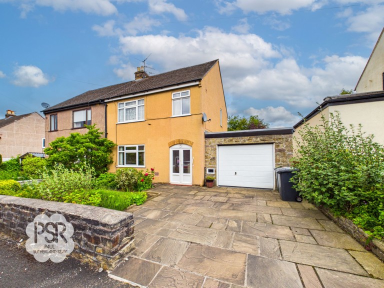 Diglands Avenue, New Mills, SK22