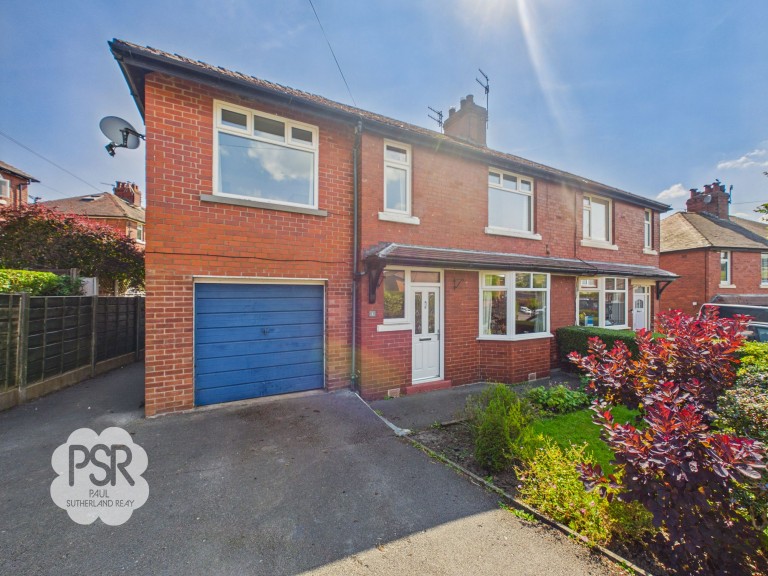 Diglands Avenue, New Mills, SK22