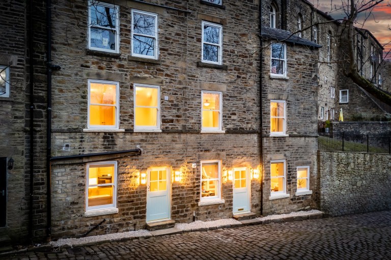 Meal Street, New Mills, SK22