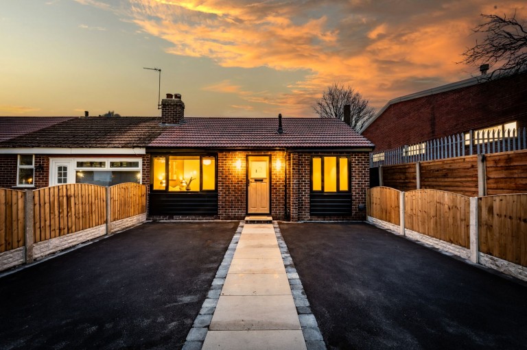 Cotswold Avenue, Chadderton, OL9