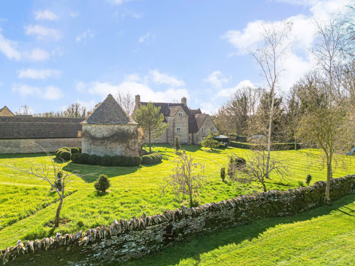Grange Farm, image 13 of 33