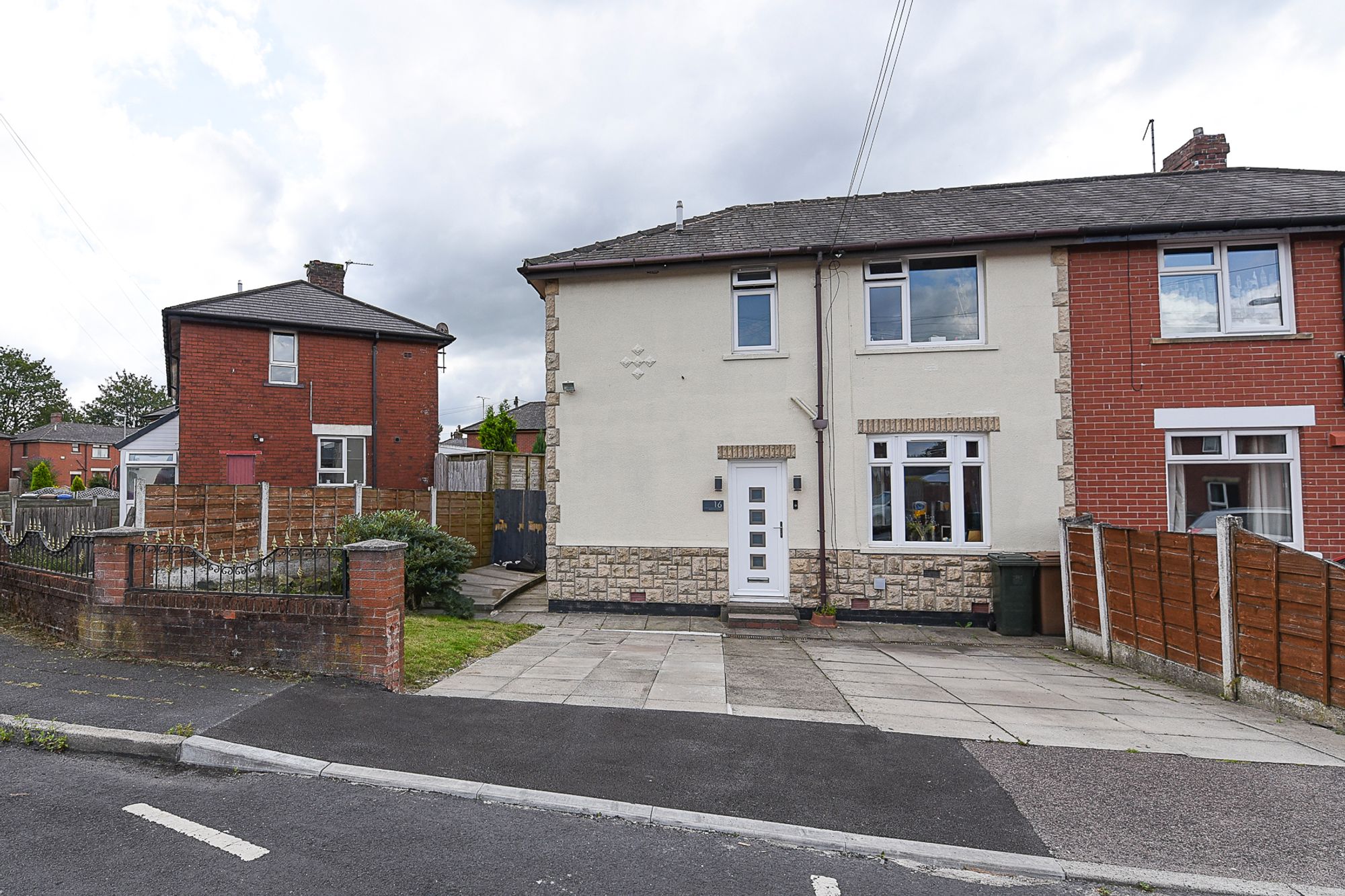 Willows Lane, Rochdale, OL16
