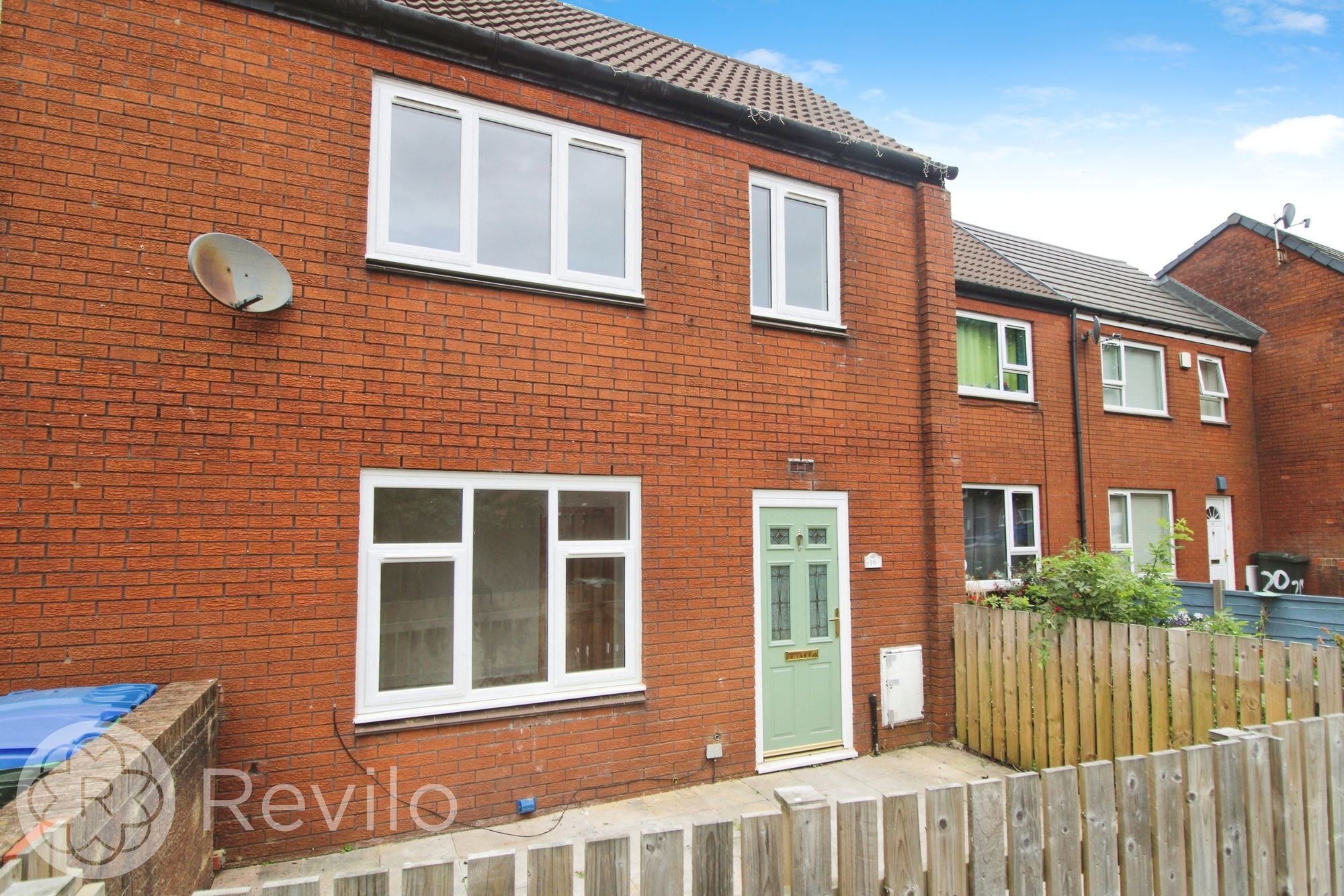 Hallcroft Gardens, Milnrow, OL16