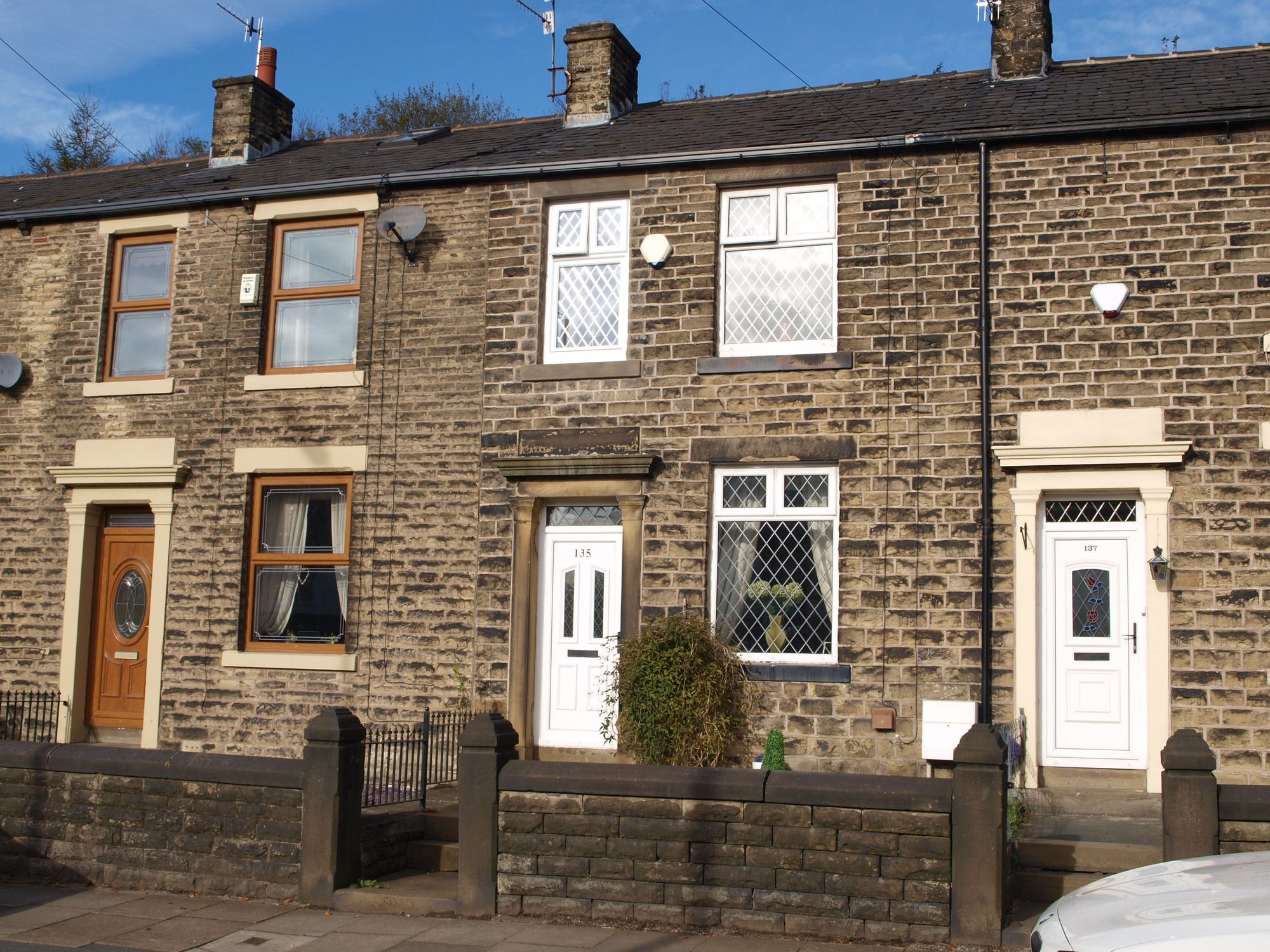 Huddersfield Road, Newhey, OL16
