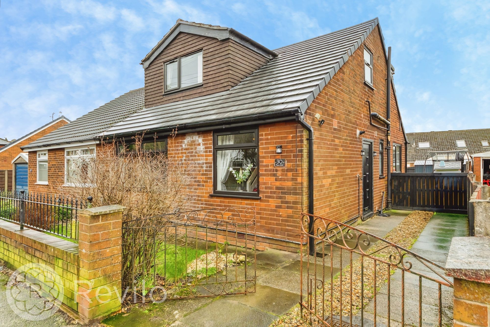 Haugh Lane, Newhey, OL16