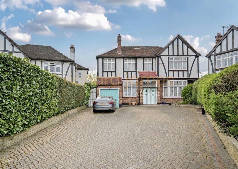 Oakleigh Gardens, Edgware, HA8