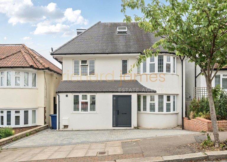 Lawrence Avenue, London, NW7