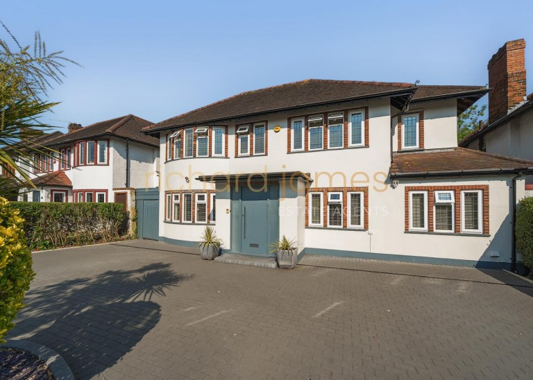 Elmgate Gardens, Edgware, HA8