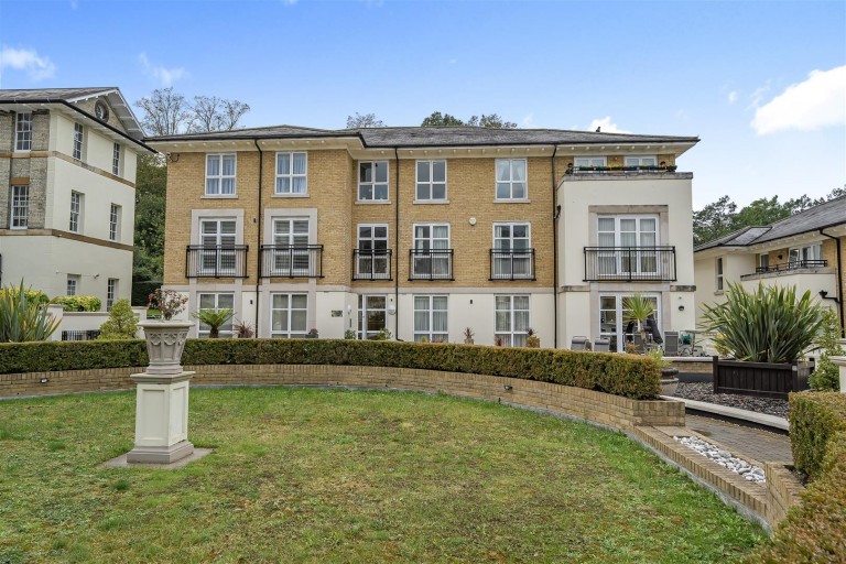 St. Vincents Lane, Mill Hill, NW7