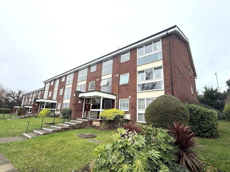 Broadfields Avenue, Edgware, HA8