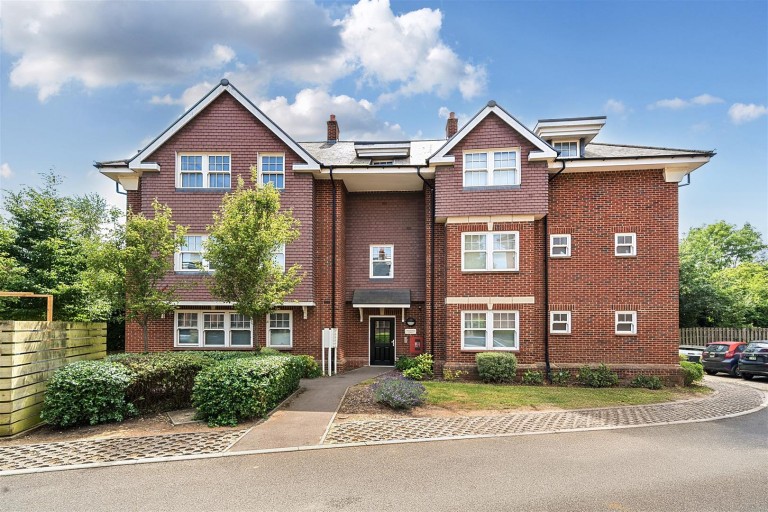 Roseberry Place, Mill Hill, NW7