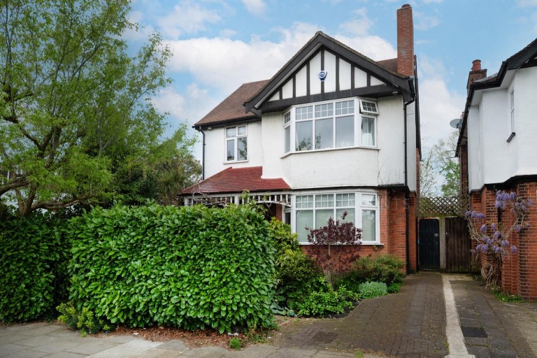 Goodwyn Avenue, Mill Hill, NW7