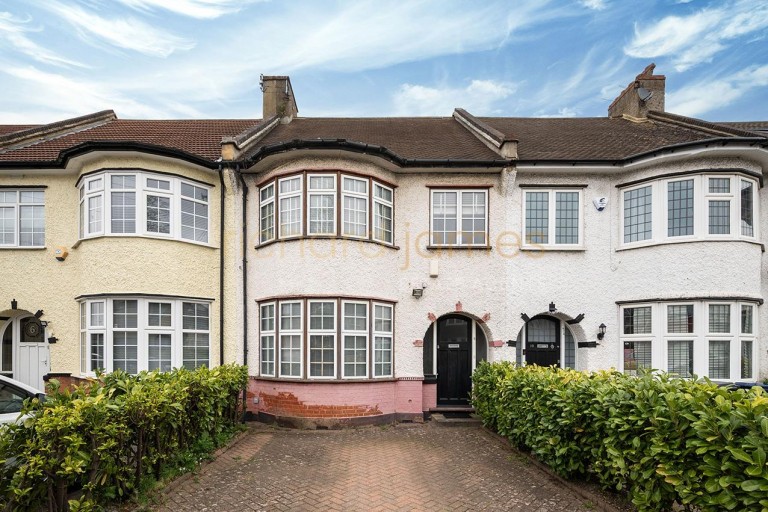 Brockenhurst Gardens, Mill Hill, NW7