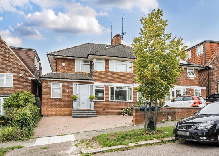 Sunnyfield, Mill Hill, NW7