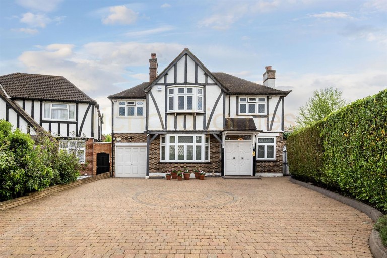 Oakleigh Gardens, Edgware, HA8