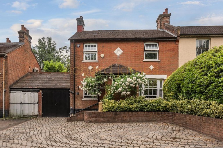 Highwood Hill, Mill Hill, NW7