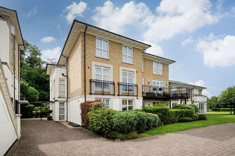St. Vincents Lane, Mill Hill, NW7