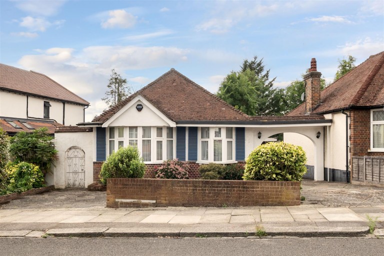 Stoneyfields Gardens, Edgware, HA8