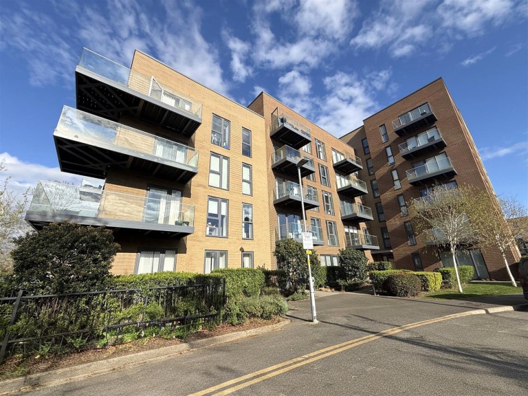 Station Road, Borehamwood, WD6