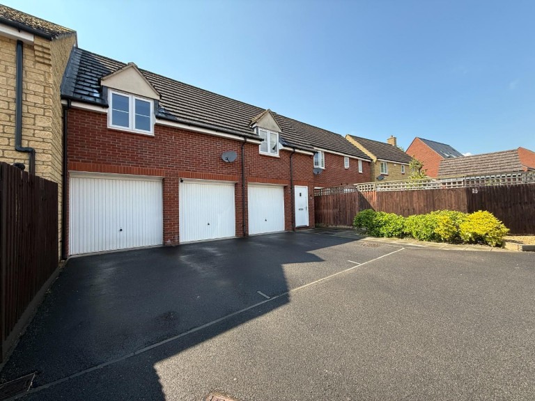 Fontmell Close, Redhouse