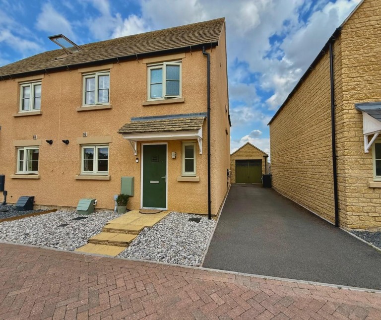 Daphne Jones Close, Fairford