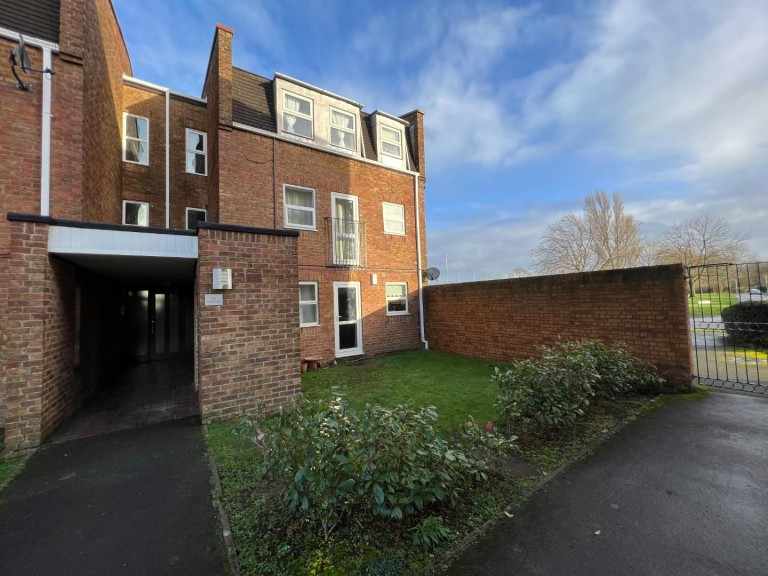 Broughton Grange, Lawns