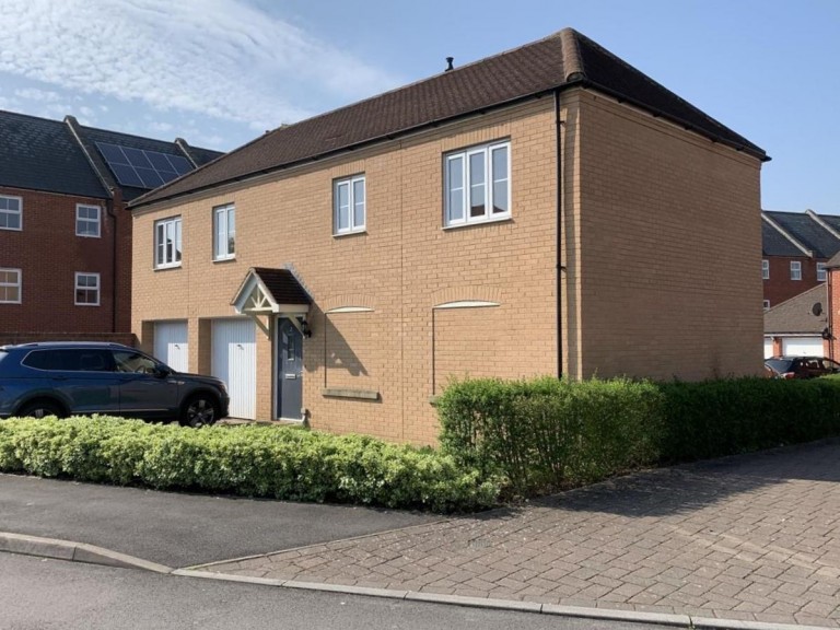 Lilian Close, Taw Hill