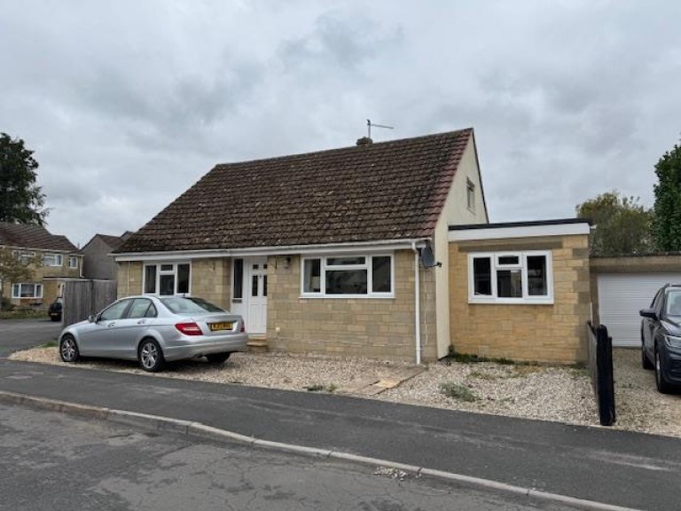 Lakeside, Fairford
