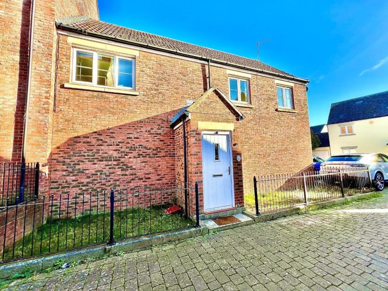 Tuscan Road, Redhouse