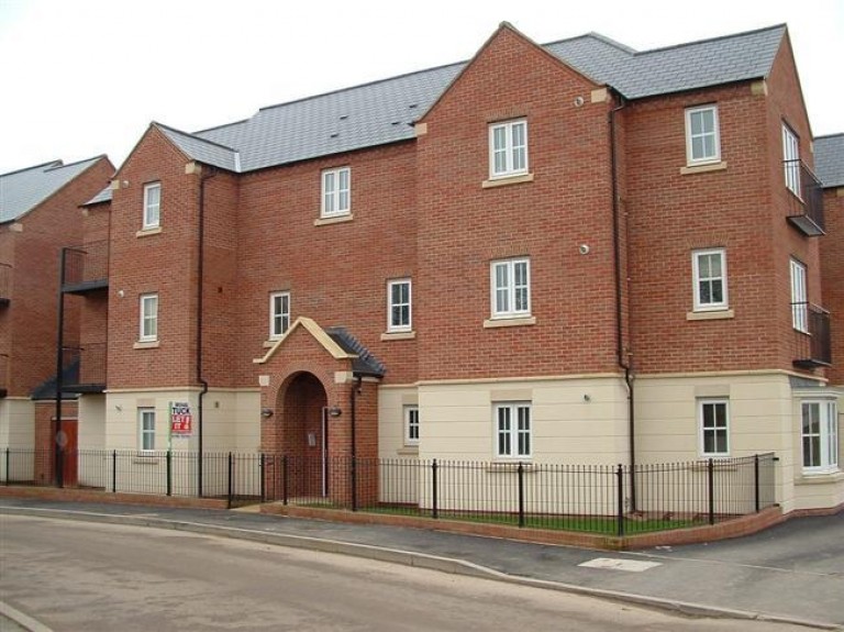 Cassini Drive, Oakhurst
