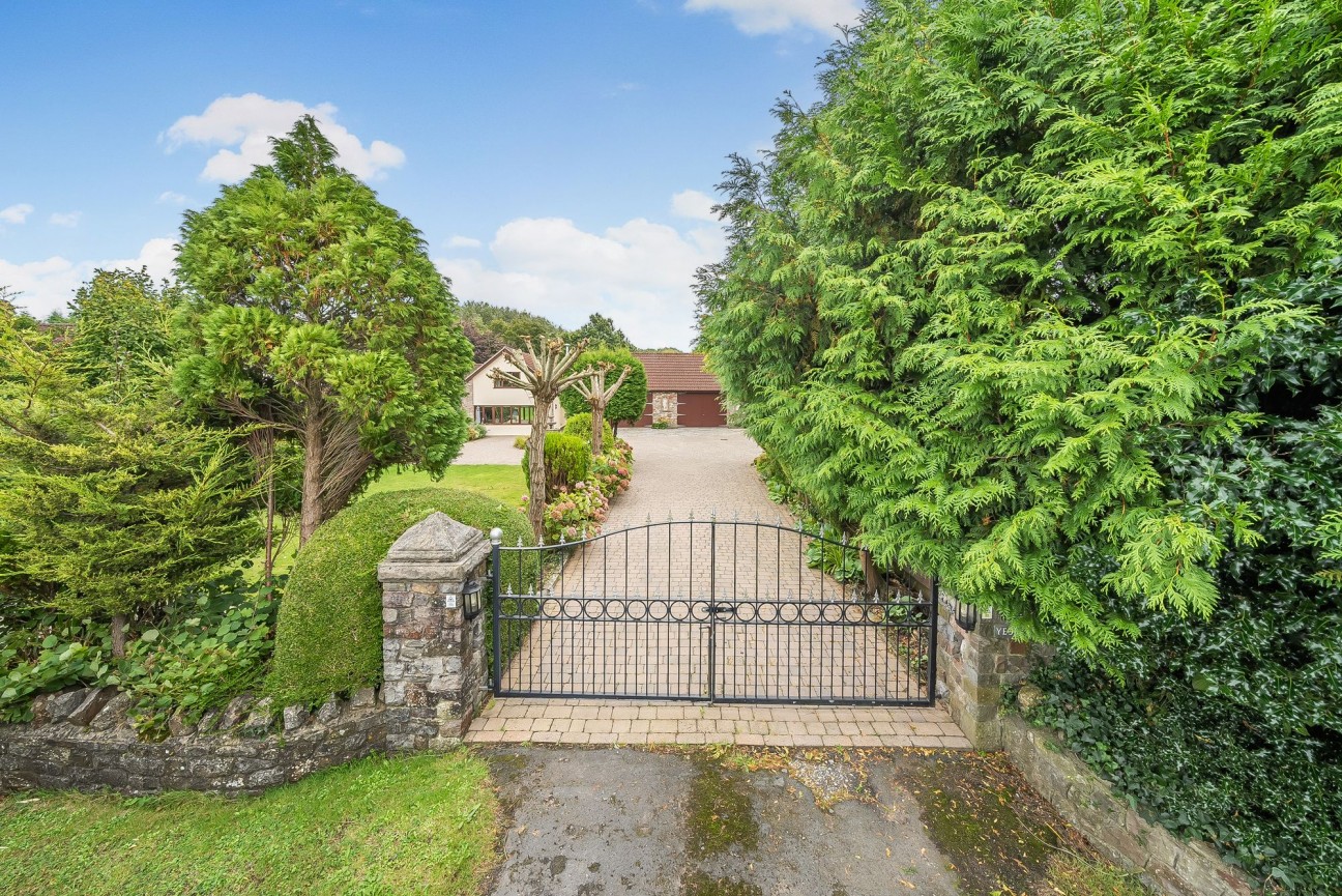 Impressive, detached country residence on edge of Wrington with stunning parkland gardens