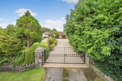 Impressive, detached country residence on edge of Wrington with stunning parkland gardens