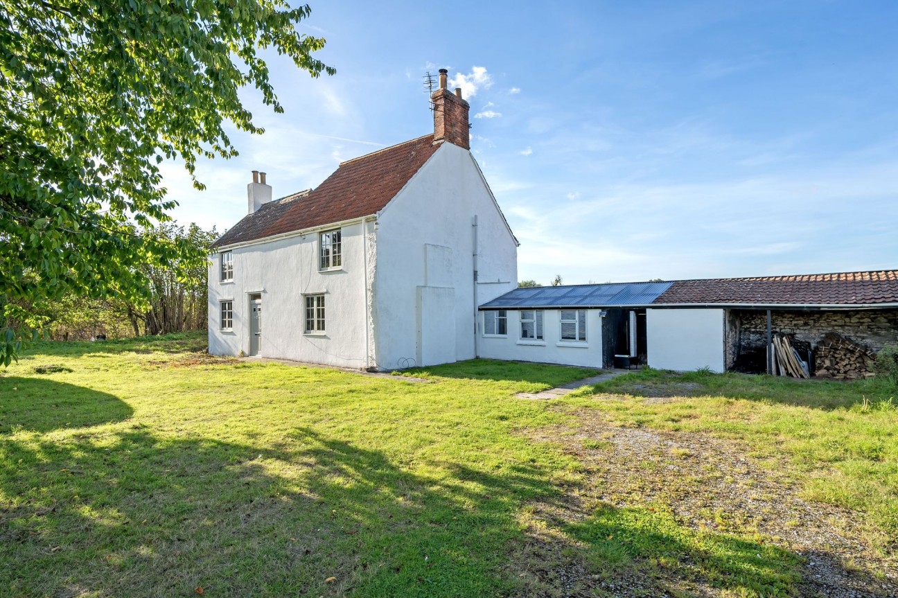 3 bed with planning permission already granted to extend to 5 bedrooms