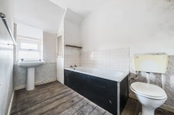 3 bed with planning permission already granted to extend to 5 bedrooms