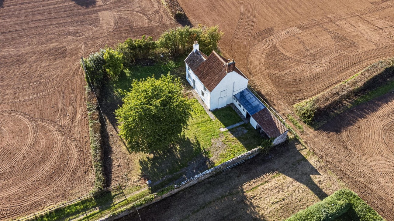 3 bed with planning permission already granted to extend to 5 bedrooms