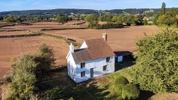 3 bed with planning permission already granted to extend to 5 bedrooms
