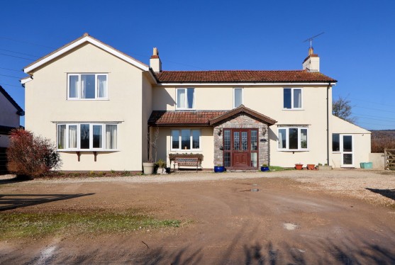 Semi-rural 5 bedroom flexible family home