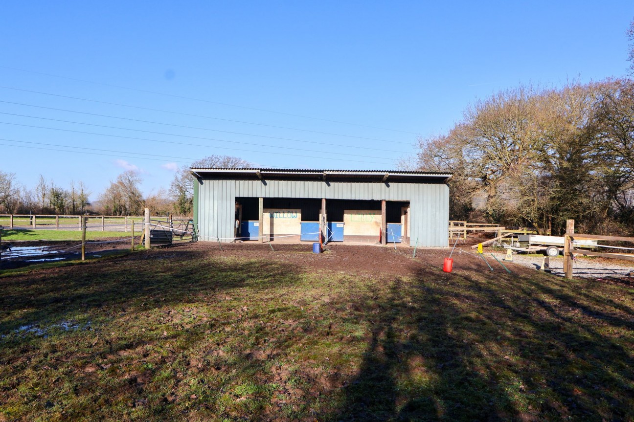 Semi-rural 5 bedroom flexible family home