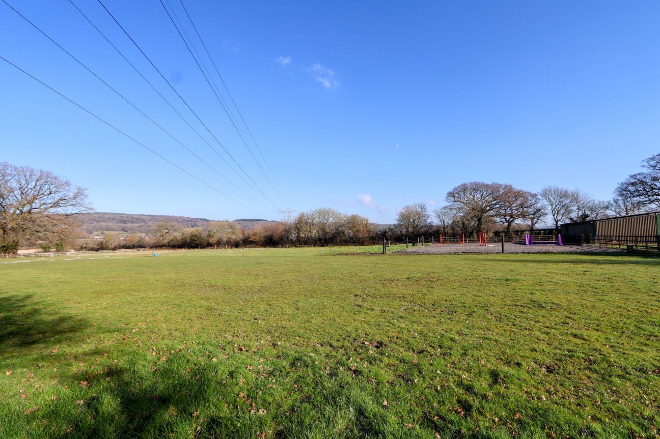 Semi-rural 5 bedroom flexible family home