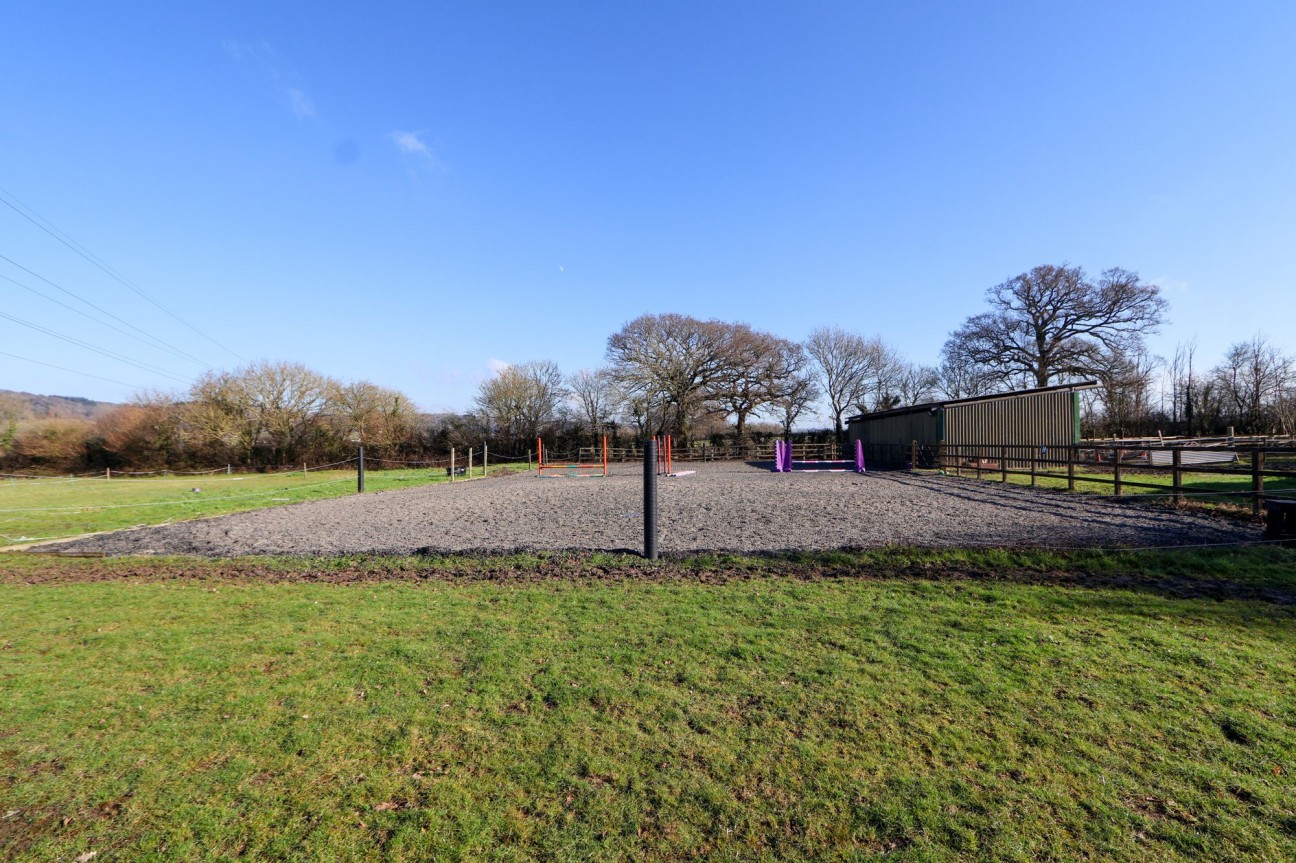 Semi-rural 5 bedroom flexible family home