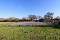 Semi-rural 5 bedroom flexible family home