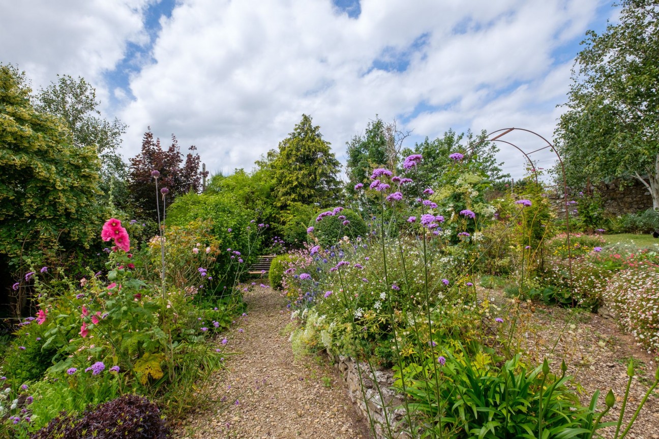 Wellhouse Farm, Tickenham, BS21 - exquisitely presented character farmhouse with glorious gardens