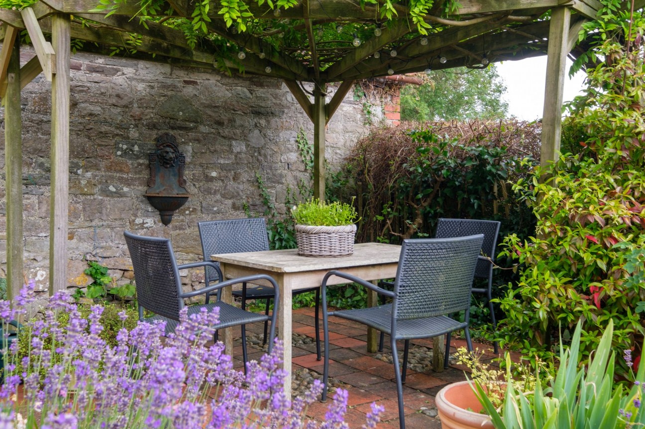 Wellhouse Farm, Tickenham, BS21 - exquisitely presented character farmhouse with glorious gardens