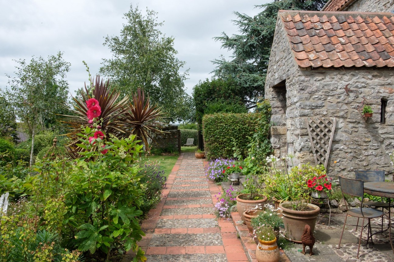 Wellhouse Farm, Tickenham, BS21 - exquisitely presented character farmhouse with glorious gardens