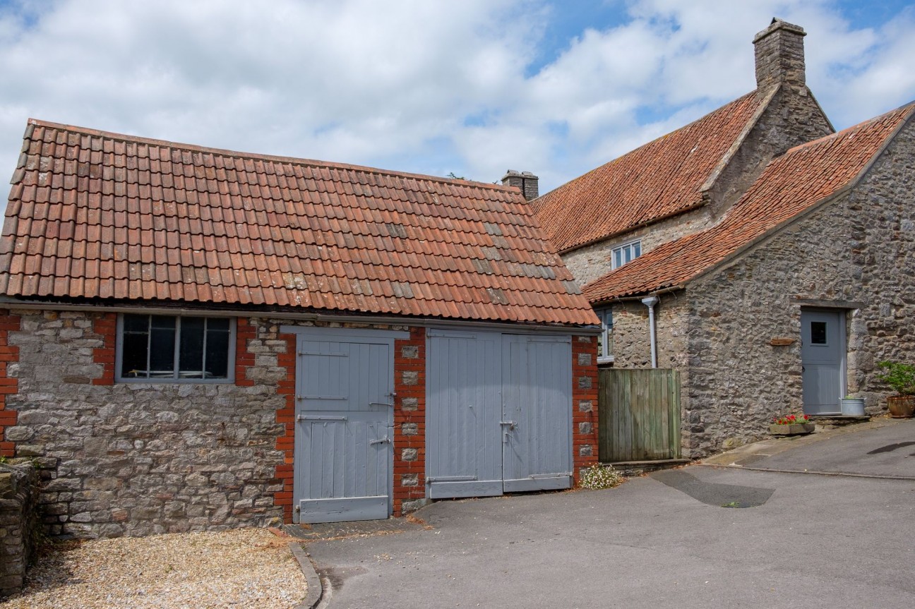Wellhouse Farm, Tickenham, BS21 - exquisitely presented character farmhouse with glorious gardens