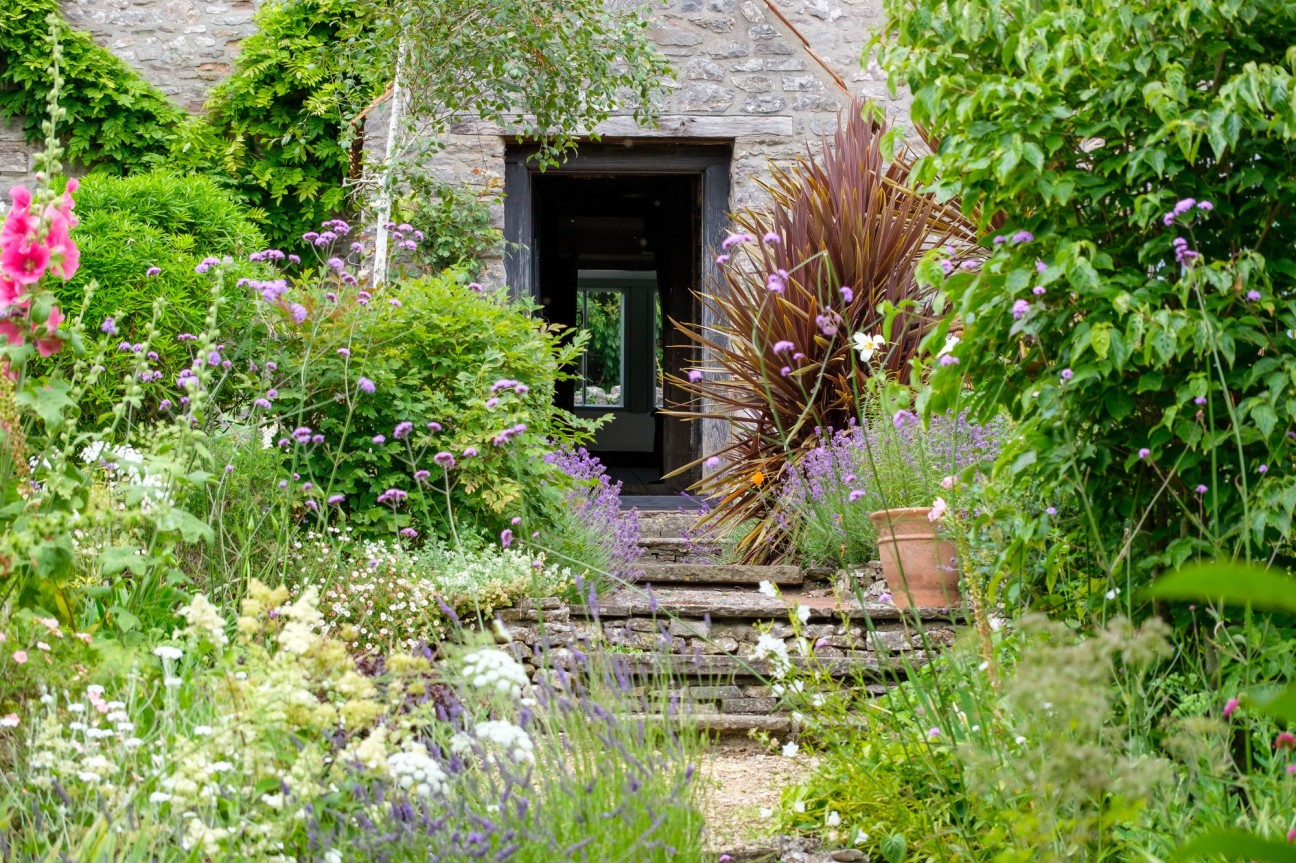 Wellhouse Farm, Tickenham, BS21 - exquisitely presented character farmhouse with glorious gardens