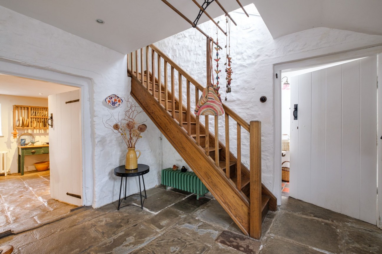 Wellhouse Farm, Tickenham, BS21 - exquisitely presented character farmhouse with glorious gardens