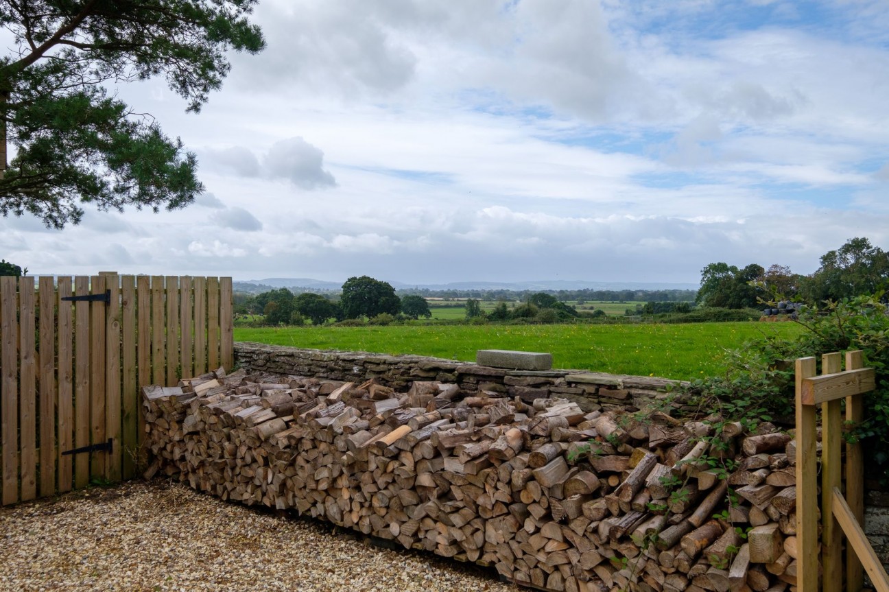 Rose Farm, West End, Nailsea, BS48 - stylishly renovated farmhouse with glorious views