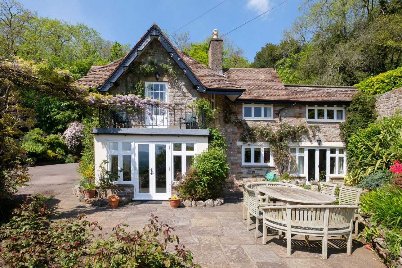 Delightful country residence with commanding views, on the outskirts of the village of Wrington